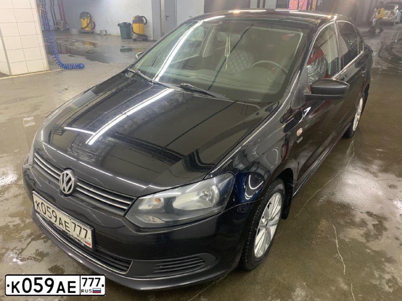 Фото автомобиля VOLKSWAGEN POLO, 2013 — госномер Е904КТ08. Цвет: ЧЕРНЫЙ