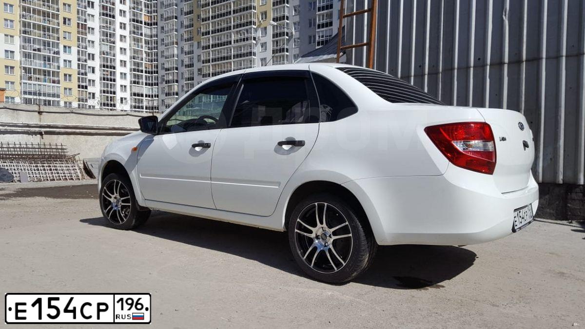 Фото автомобиля LADA 2190 GRANTA, 2017 — госномер Е154СР196