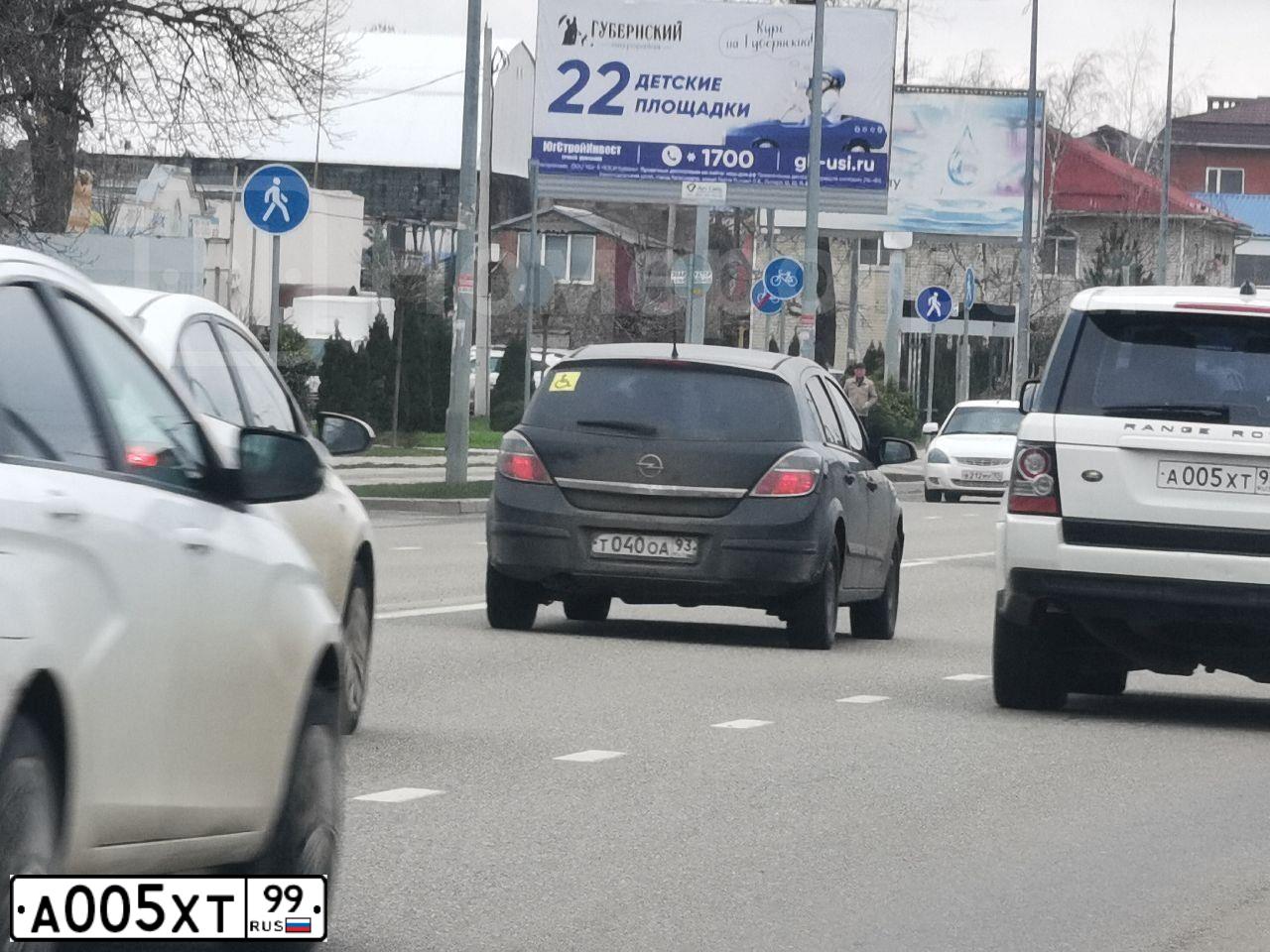 Фото автомобиля JEEP GRAND CHEROKEE, 1994 — госномер Р592КХ199. Цвет: ТЕМНО-СИНИЙ