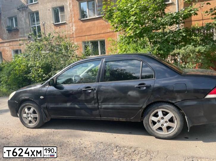 Фото автомобиля MITSUBISHI LANCER, 2005 — госномер О334ВТ550. Цвет: ЧЕРНЫЙ