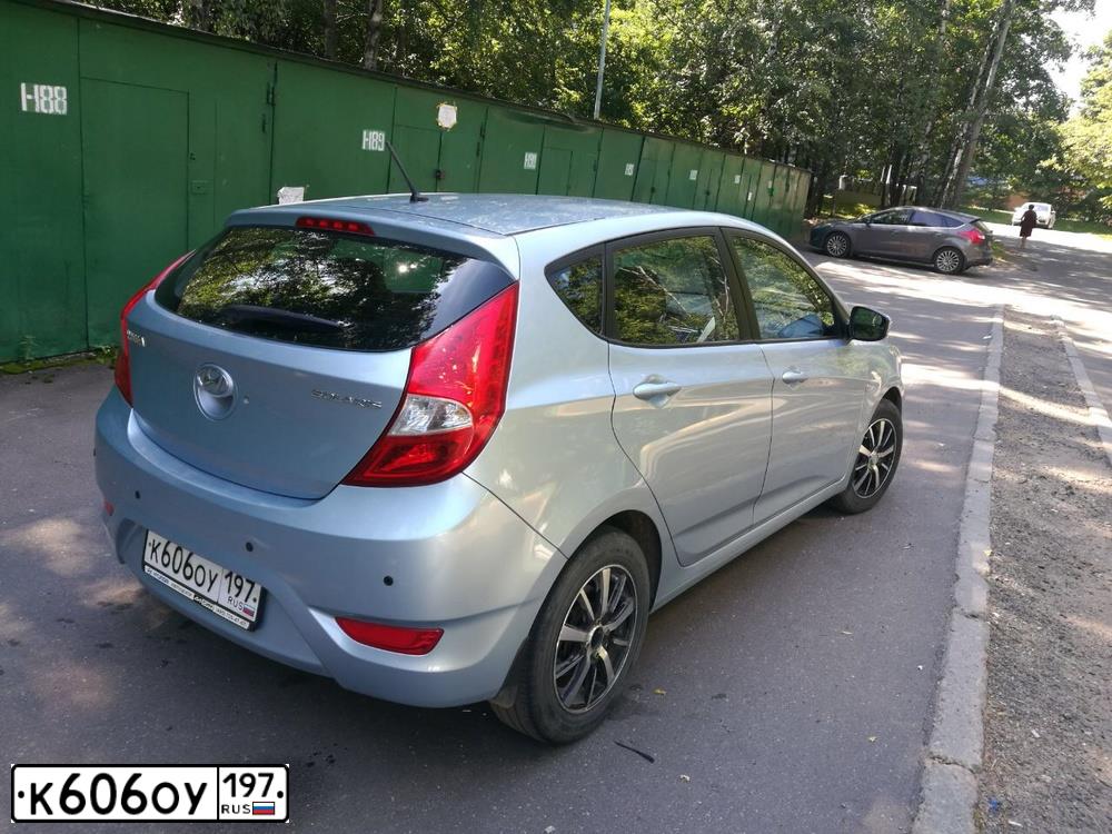 Фото автомобиля HYUNDAI SOLARIS, 2011 — госномер К183РУ777. Цвет: Серый