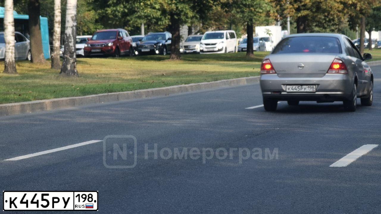 Фото автомобиля NISSAN ALMERA, 2008 — госномер С008НО198. Цвет: Серебристый