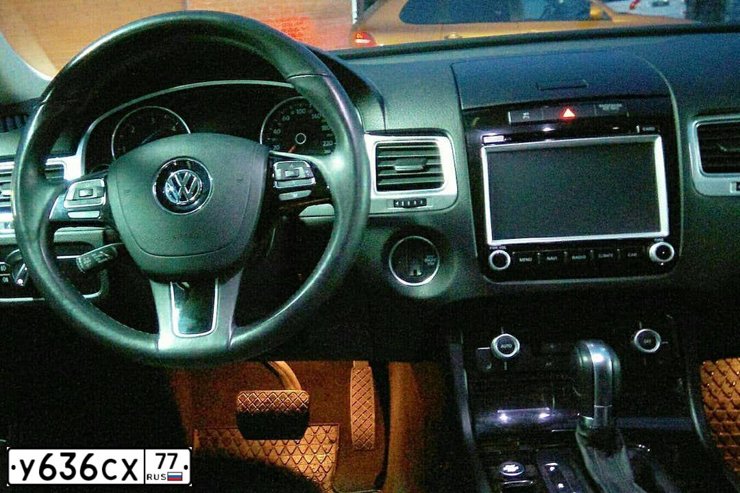 Фото автомобиля VOLKSWAGEN TOUAREG, 2015 — госномер Т708КН797. Цвет: СИНИЙ ТЕМНЫЙ