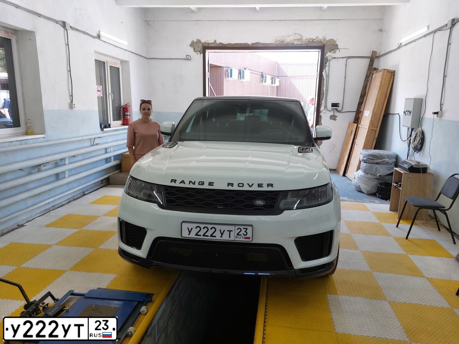 Фото автомобиля LANDROVER RANGE ROVER SPORT, 2018 — госномер Т400ЕР161. Цвет: Белый