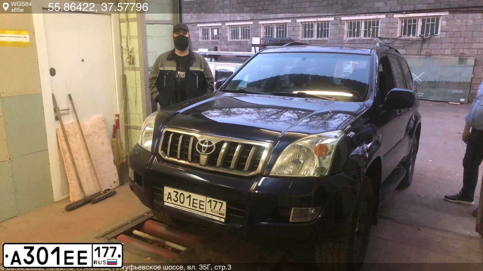 Фото автомобиля TOYOTA LAND CRUISER 120, 2005 — госномер Х809ОР797. Цвет: Темно-синий
