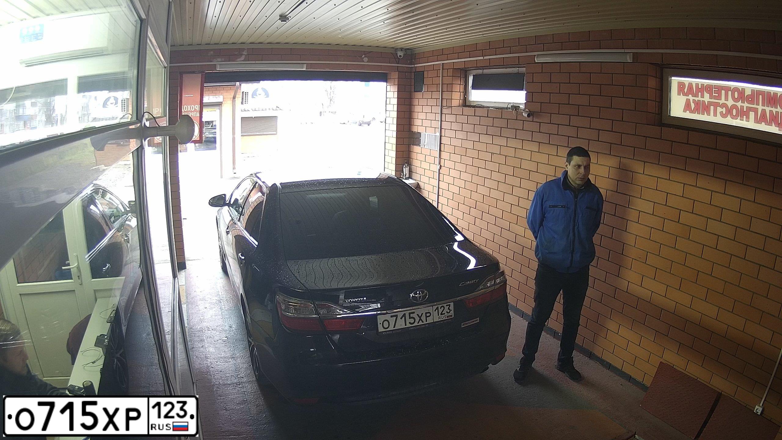 Фото автомобиля TOYOTA CAMRY, 2016 — госномер К889ВК323. Цвет: ЧЕРНЫЙ МЕТАЛЛИК