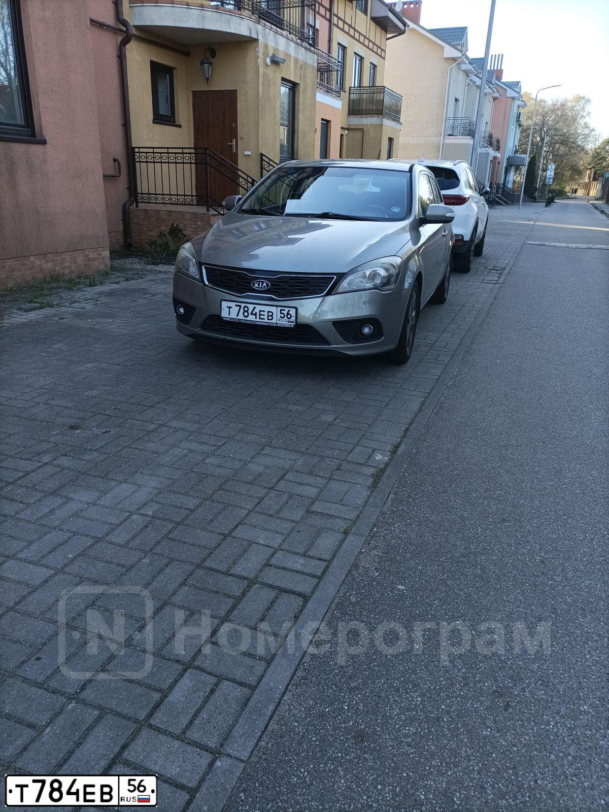 Фото автомобиля KIA CEE'D, 2011 — госномер Т784ЕВ56. Цвет: СЕРЕБРИСТЫЙ