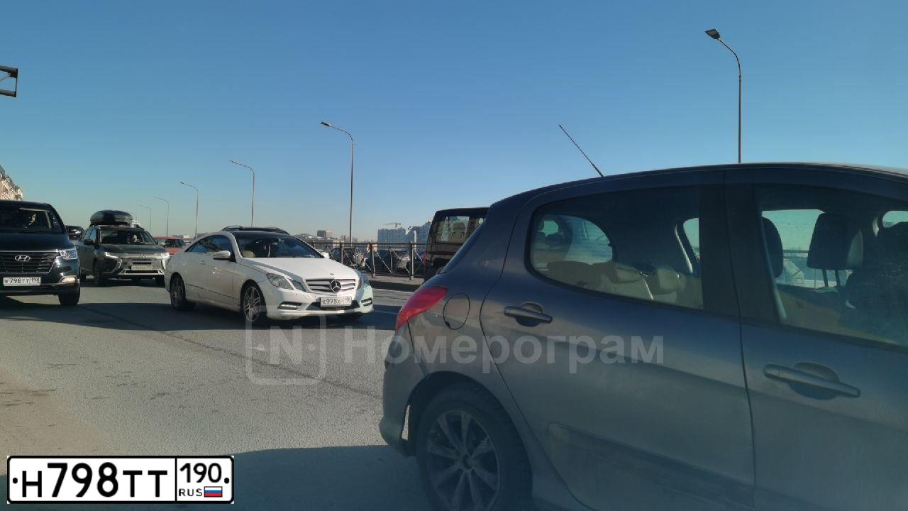Фото автомобиля HYUNDAI GRAND STAREX, 2011 — госномер А929МВ57. Цвет: ЧЕРНЫЙ