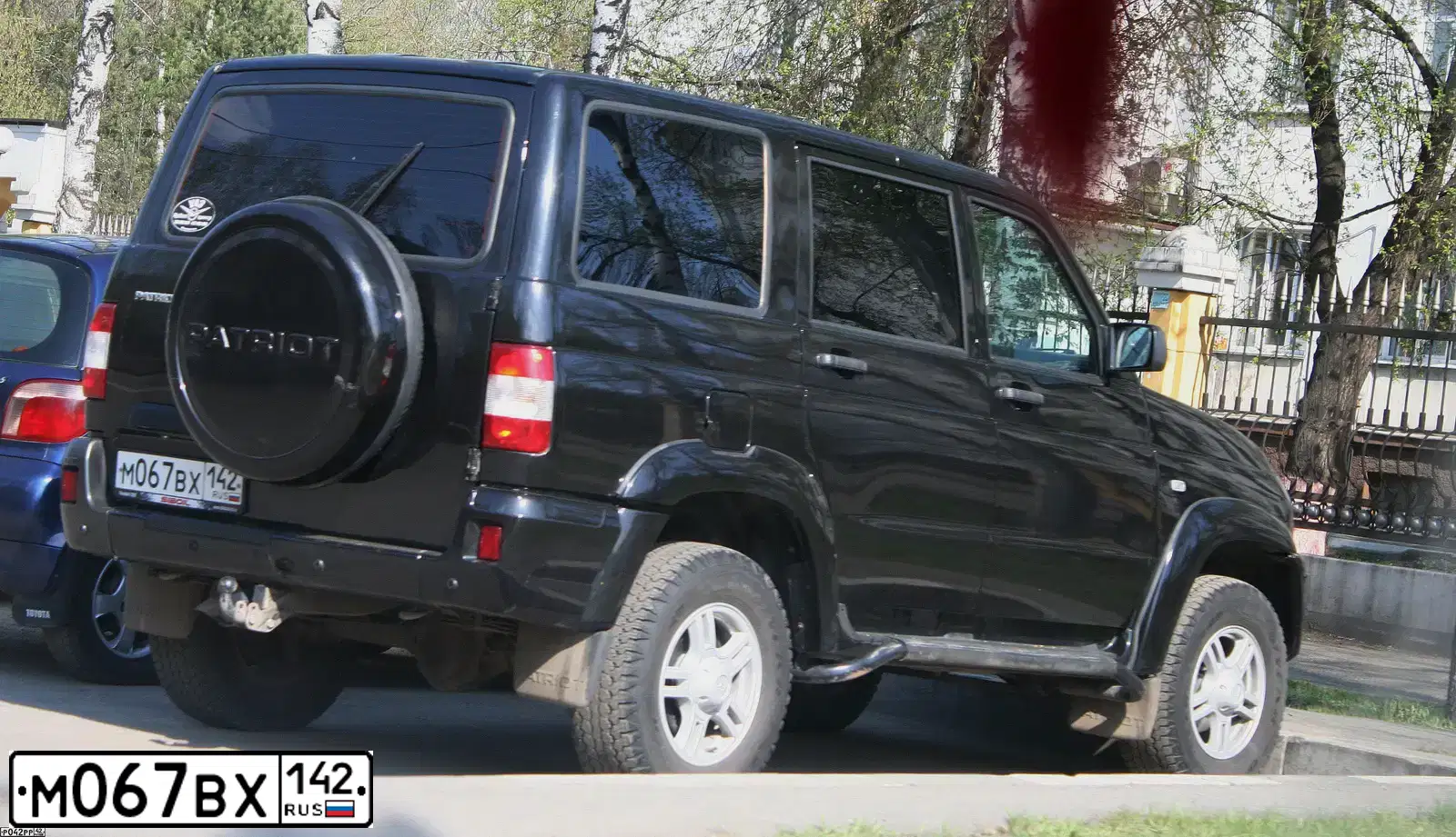 Фото автомобиля UAZ 3163 PATRIOT, 2012 — госномер М067ВХ142. Цвет: АВАНТЮРИН МЕТАЛЛИК