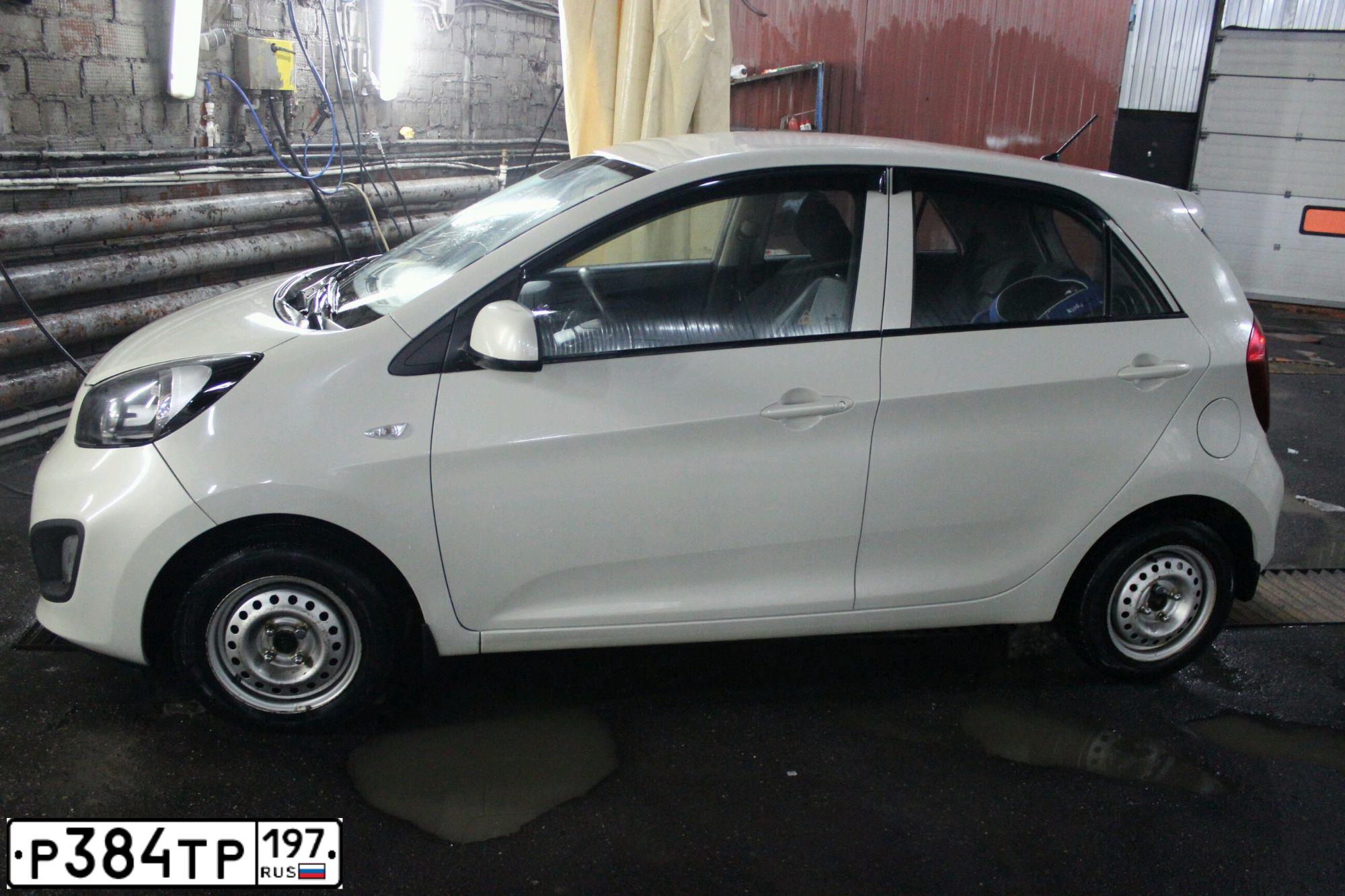 Фото автомобиля KIA PICANTO / MORNING, 2011 — госномер К692ОМ750. Цвет: БЕЖЕВЫЙ