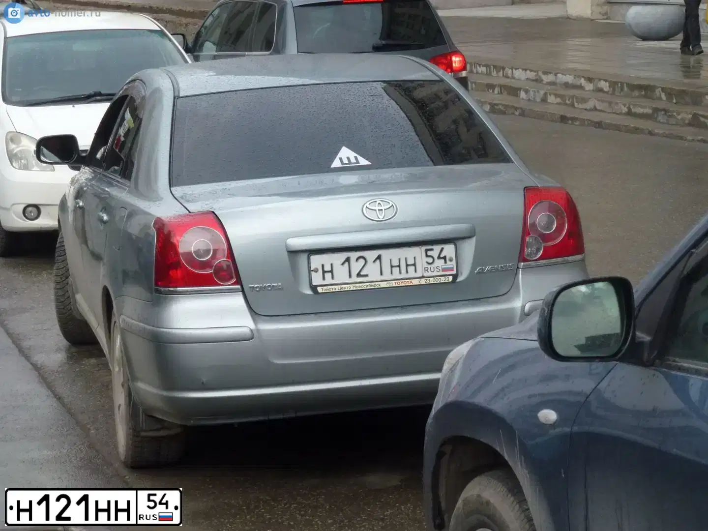 Фото автомобиля MITSUBISHI PAJERO, 2011 — госномер М972УМ154. Цвет: Серебристый