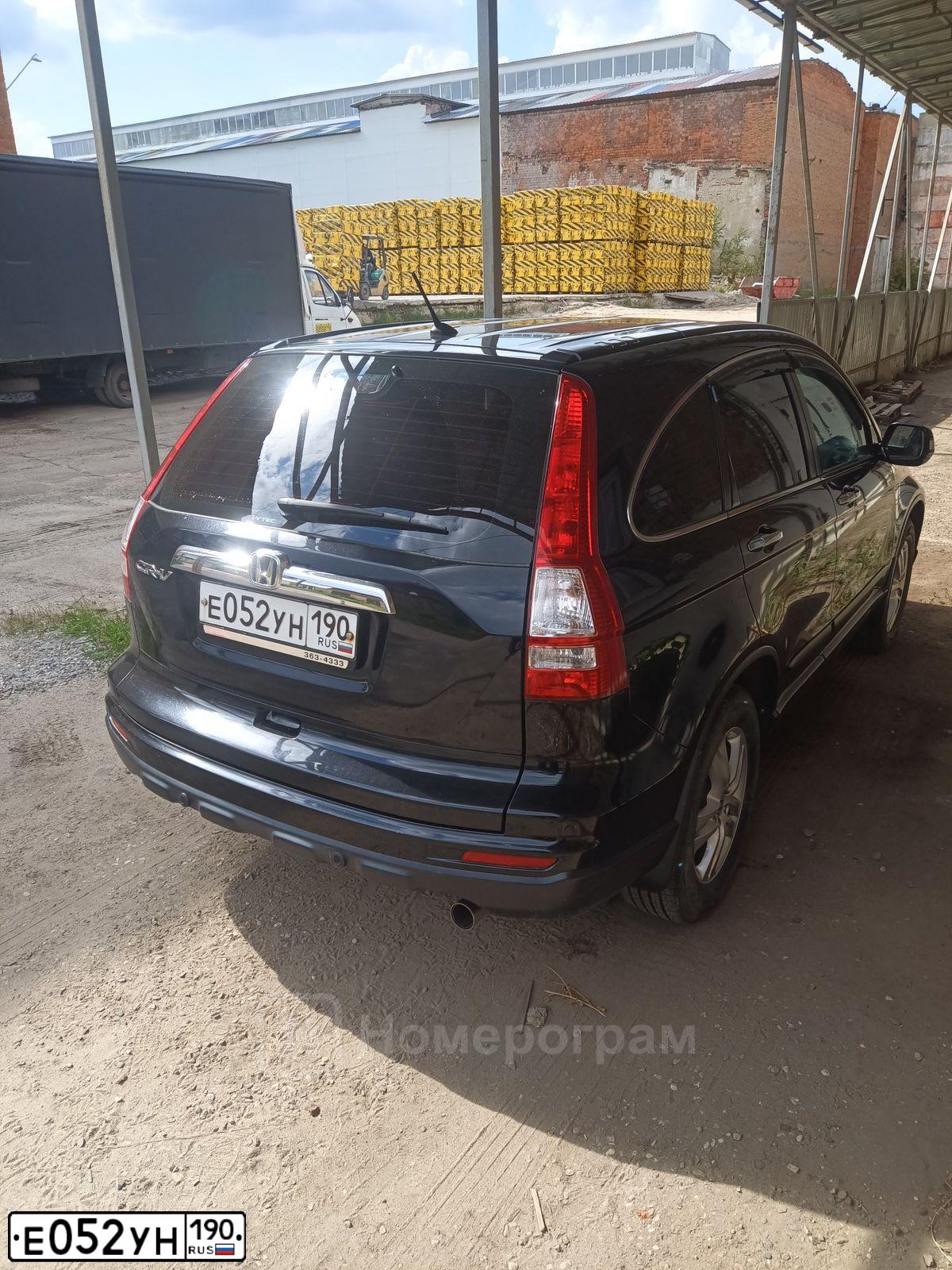 Фото автомобиля HONDA CR-V, 2012 — госномер Е052УН190. Цвет: ЧЕРНЫЙ