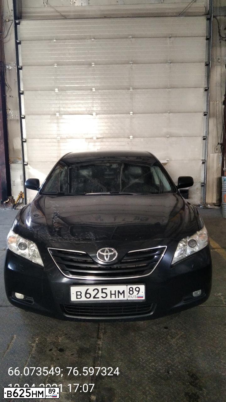 Фото автомобиля TOYOTA CAMRY, 2007 — госномер В625НМ89. Цвет: ЧЕРНЫЙ
