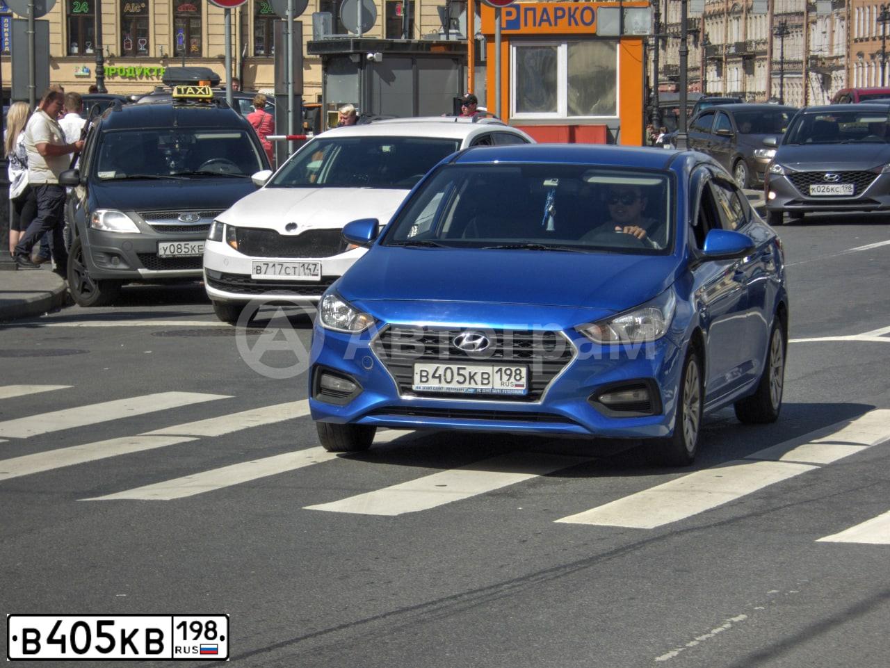 Фото автомобиля HYUNDAI SOLARIS, 2018 — госномер В405КВ198. Цвет: СИНИЙ