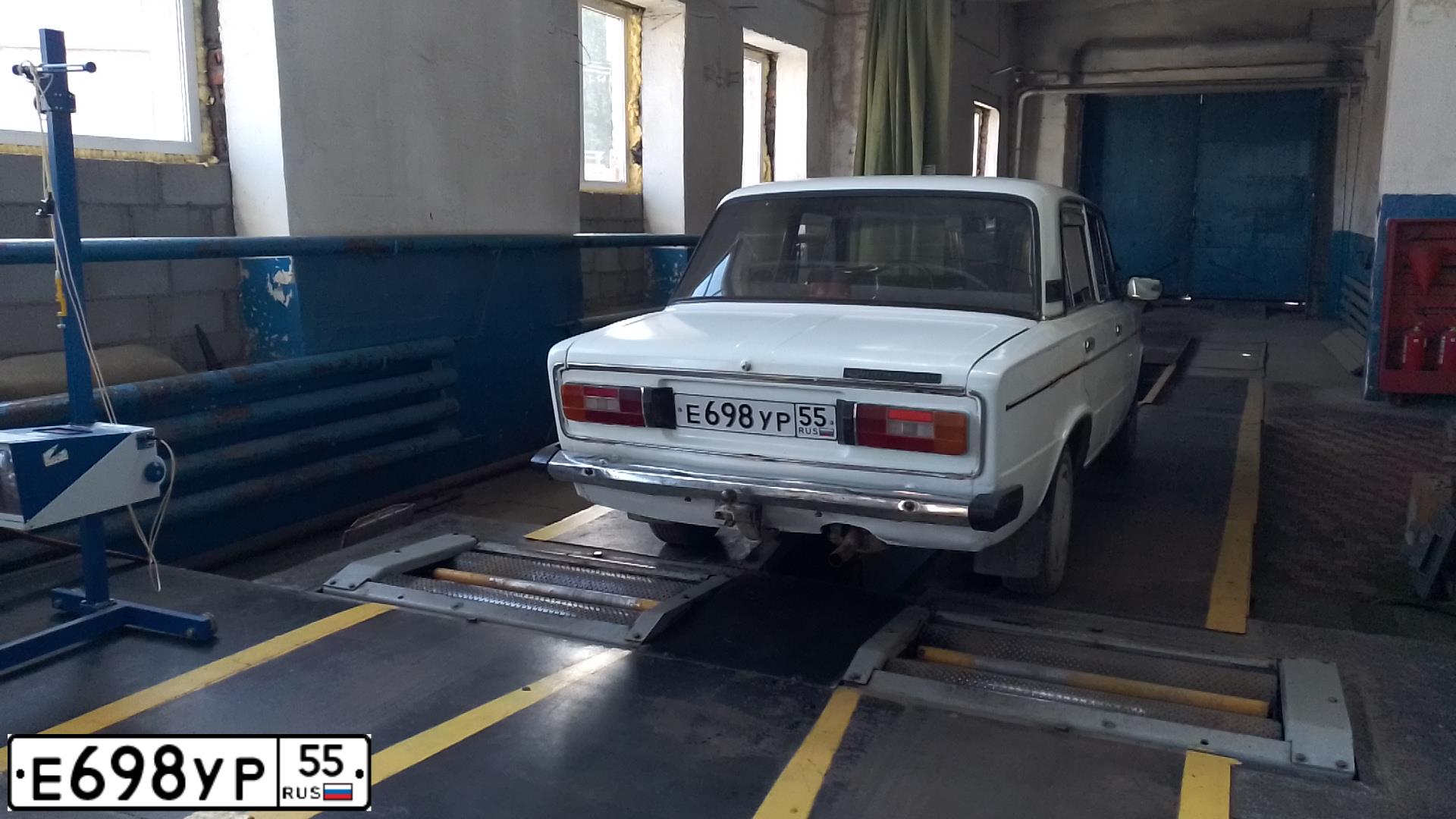 Фото автомобиля LADA 2106, 1999 — госномер Е559СС55. Цвет: БЕЛЫЙ