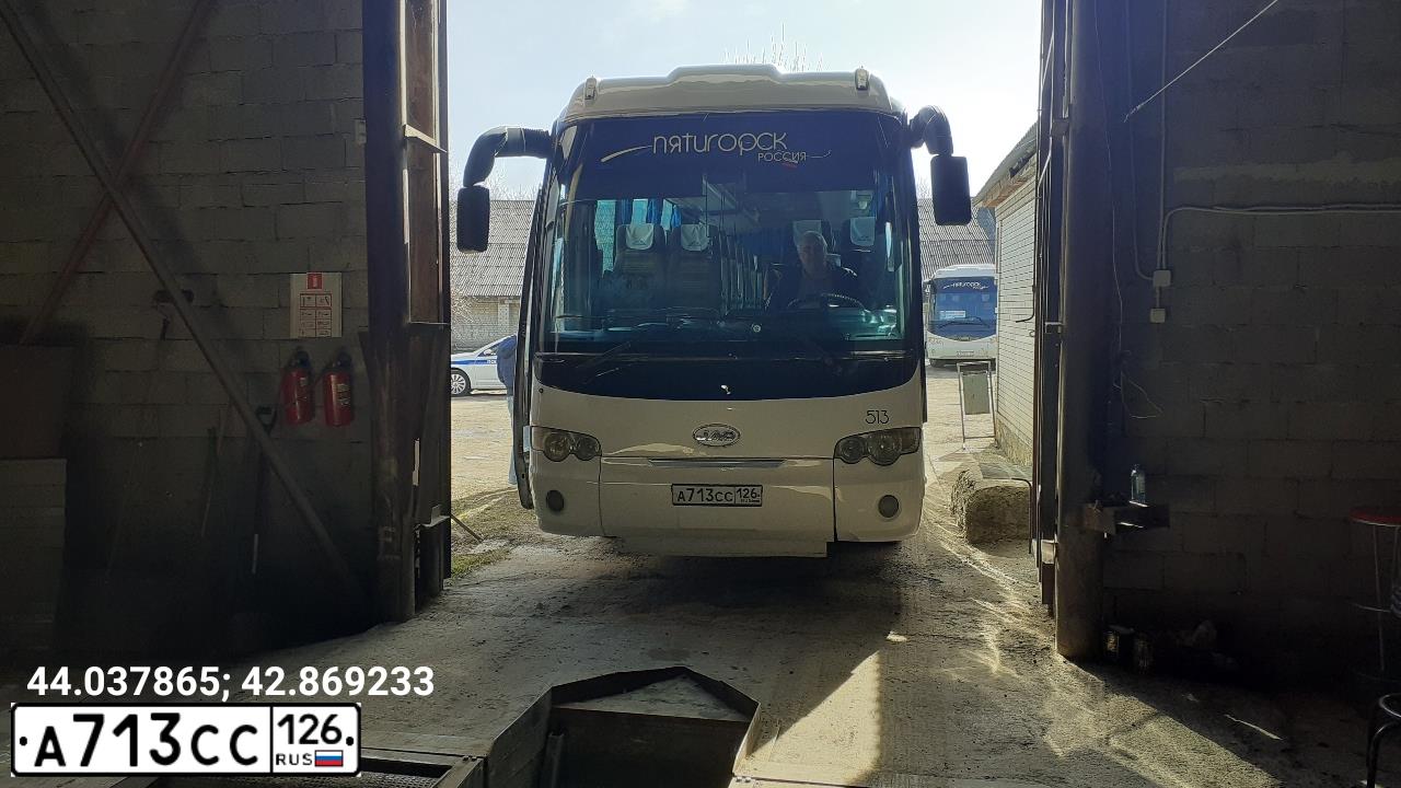 Фото автомобиля JAC BUS, 2011 — госномер А713СС126. Цвет: Белый