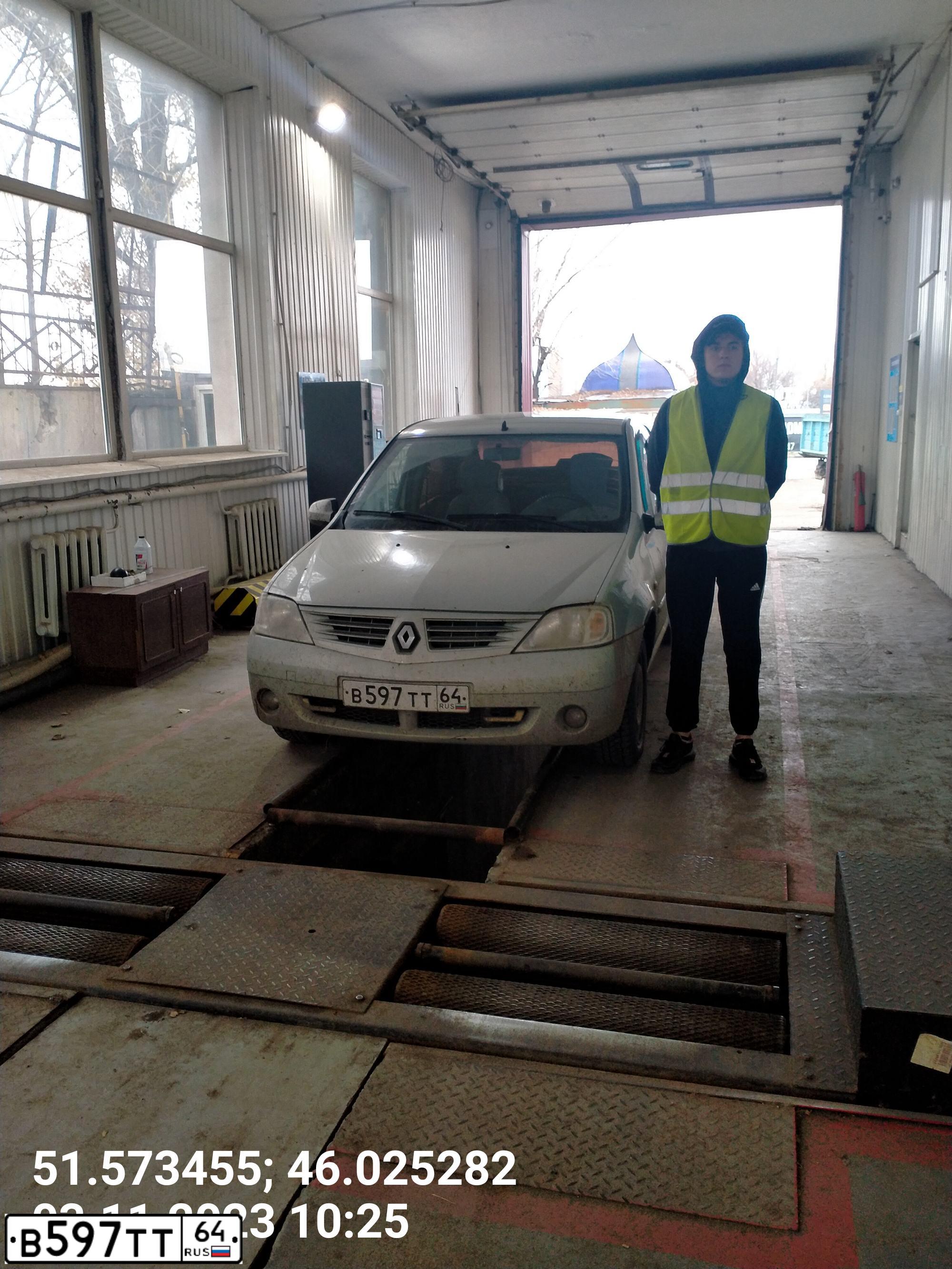 Фото автомобиля RENAULT LOGAN, 2009 — госномер В597ТТ64. Цвет: СЕРЫЙ
