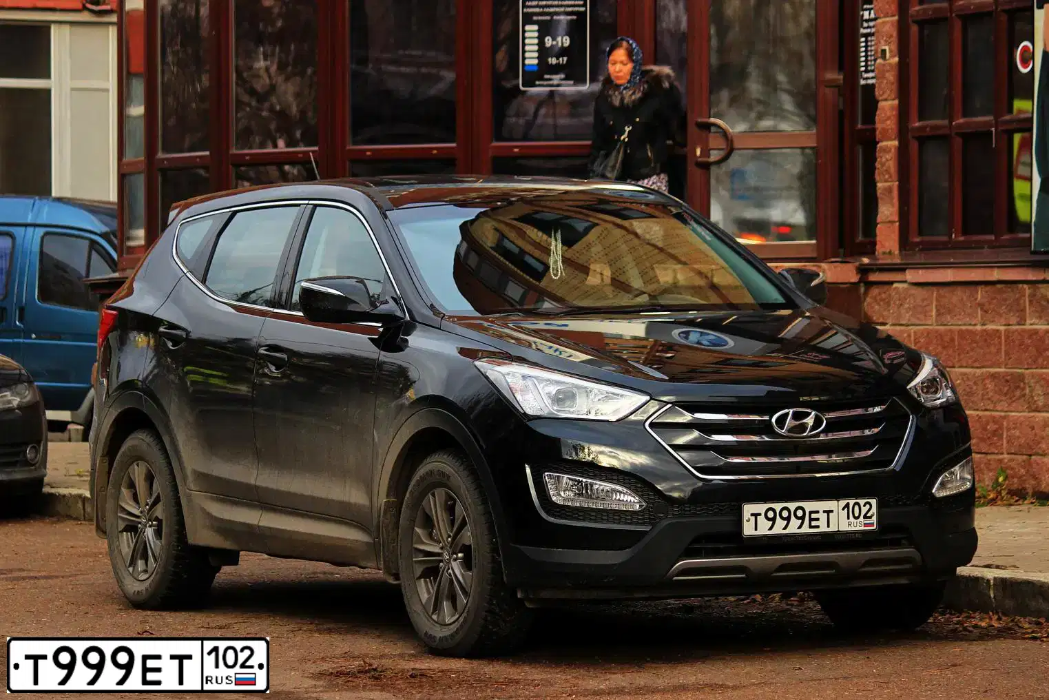 Фото автомобиля HYUNDAI SANTA FE, 2013 — госномер Т999ЕТ102. Цвет: ЧЕРНЫЙ