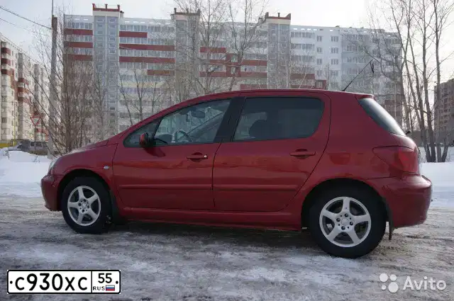 Фото автомобиля PEUGEOT 307, 2004 — госномер С930ХС55. Цвет: Красный