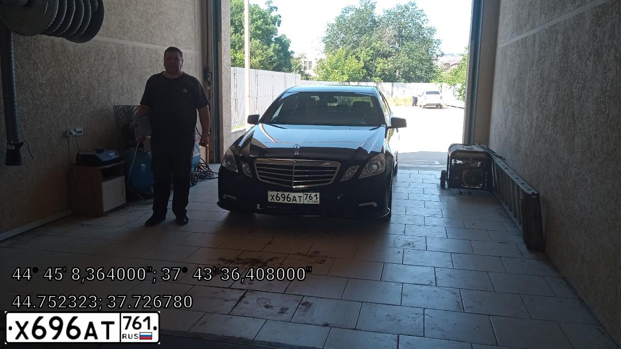 Фото автомобиля MERCEDES-BENZ E200, 2010 — госномер У951ЕХ193. Цвет: ЧЕРНЫЙ
