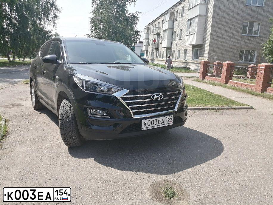 Фото автомобиля HYUNDAI TUCSON, 2019 — госномер К003ЕА154. Цвет: ЧЕРНЫЙ