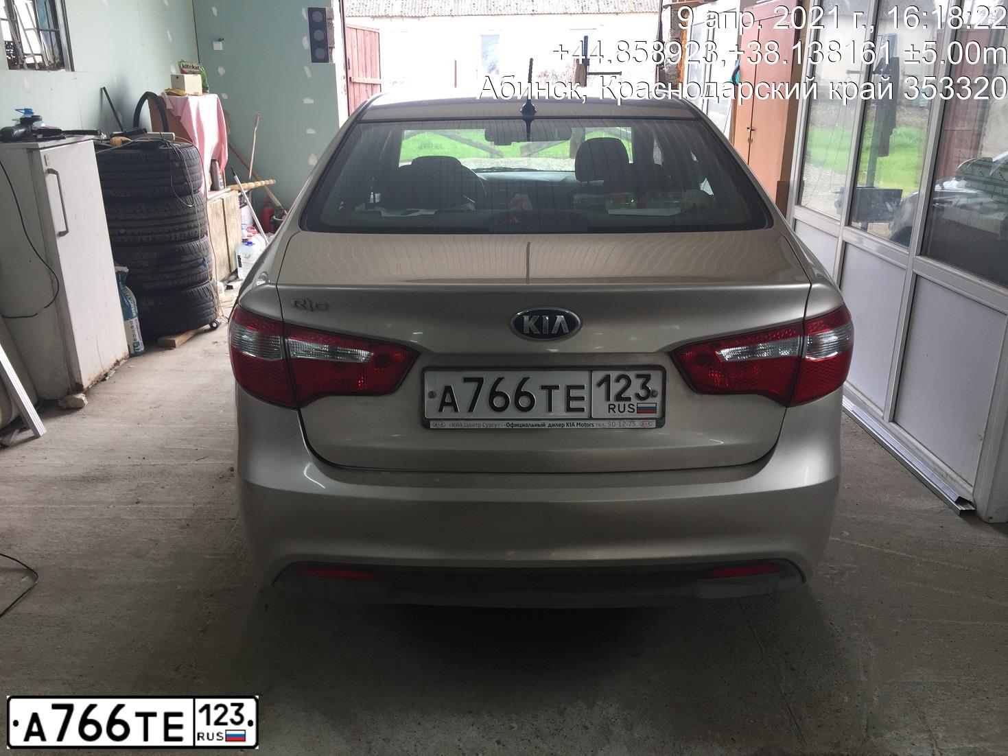 Фото автомобиля KIA RIO, 2013 — госномер А766ТЕ123. Цвет: БЕЖЕВЫЙ