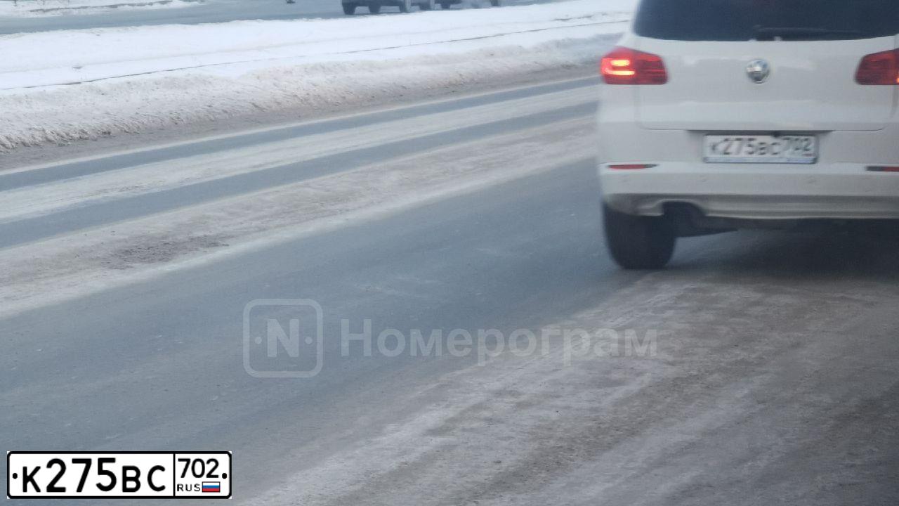 Фото автомобиля VOLKSWAGEN TIGUAN, 2012 — госномер Х424ВА102. Цвет: Белый