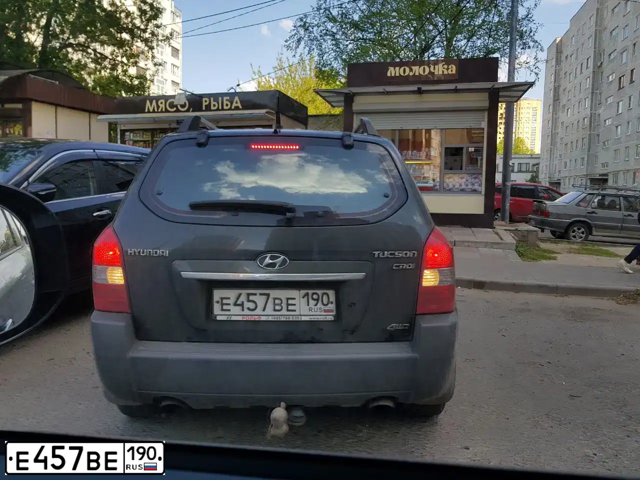 Фото автомобиля HYUNDAI TUCSON, 2008 — госномер Е457ВЕ190. Цвет: ЗЕЛЕНЫЙ ТЕМНЫЙ