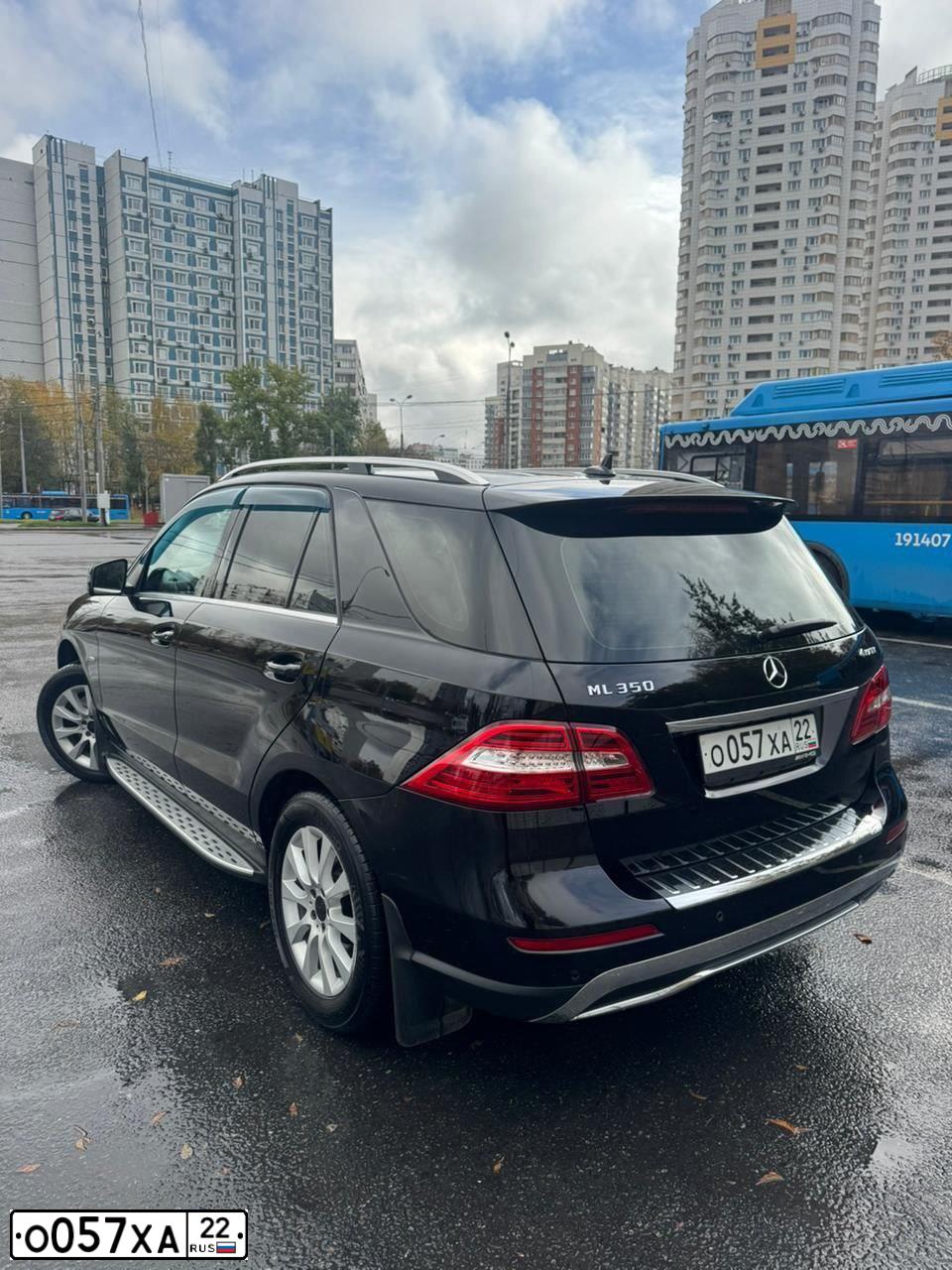 Фото автомобиля MERCEDES M-KLASSE, 2012 — госномер О057ХА22. Цвет: ЧЕРНЫЙ