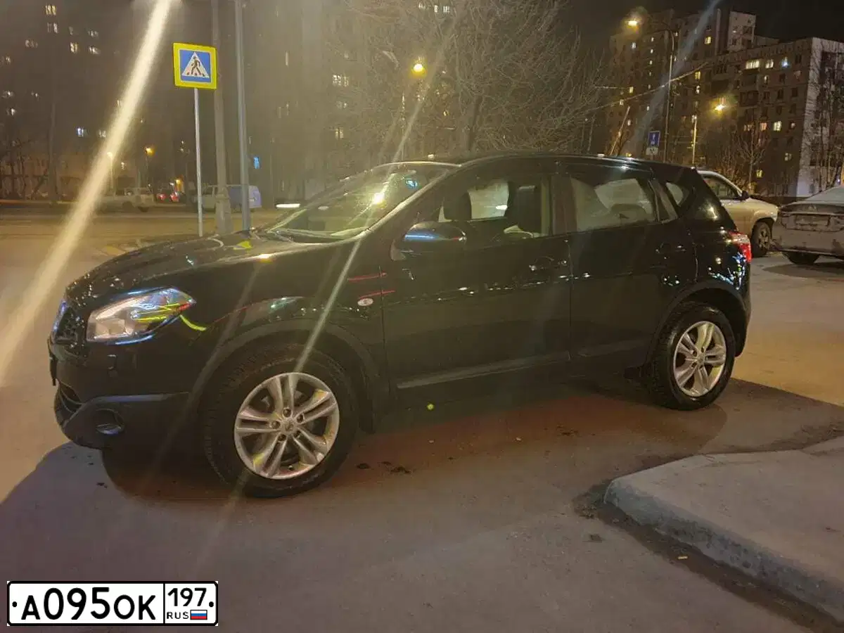 Фото автомобиля NISSAN QASHQAI, 2011 — госномер А095ОК197. Цвет: КОРИЧНЕВЫЙ