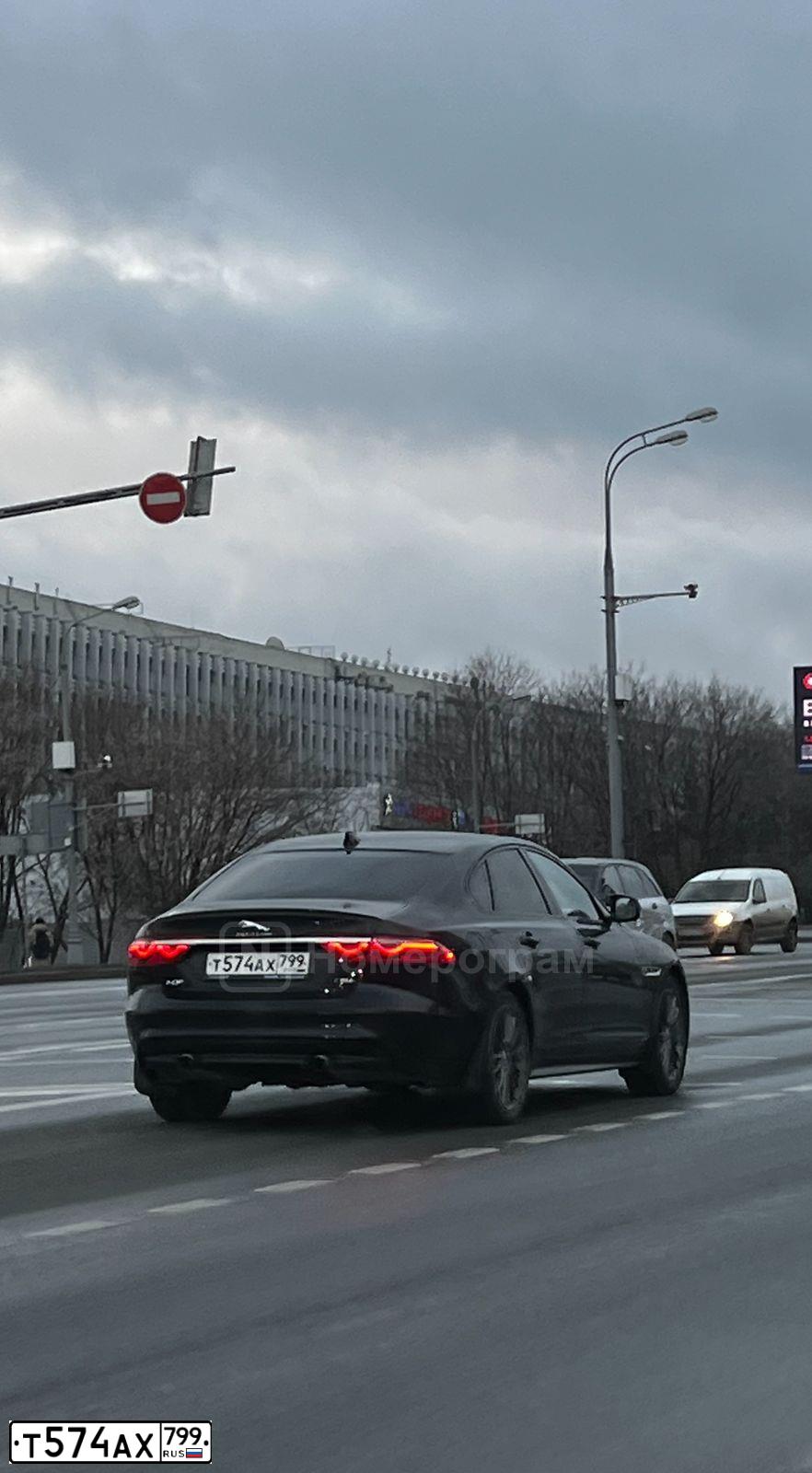 Фото автомобиля JAGUAR XF-SERIE, 2016 — госномер Т574АХ799. Цвет: ЧЕРНЫЙ