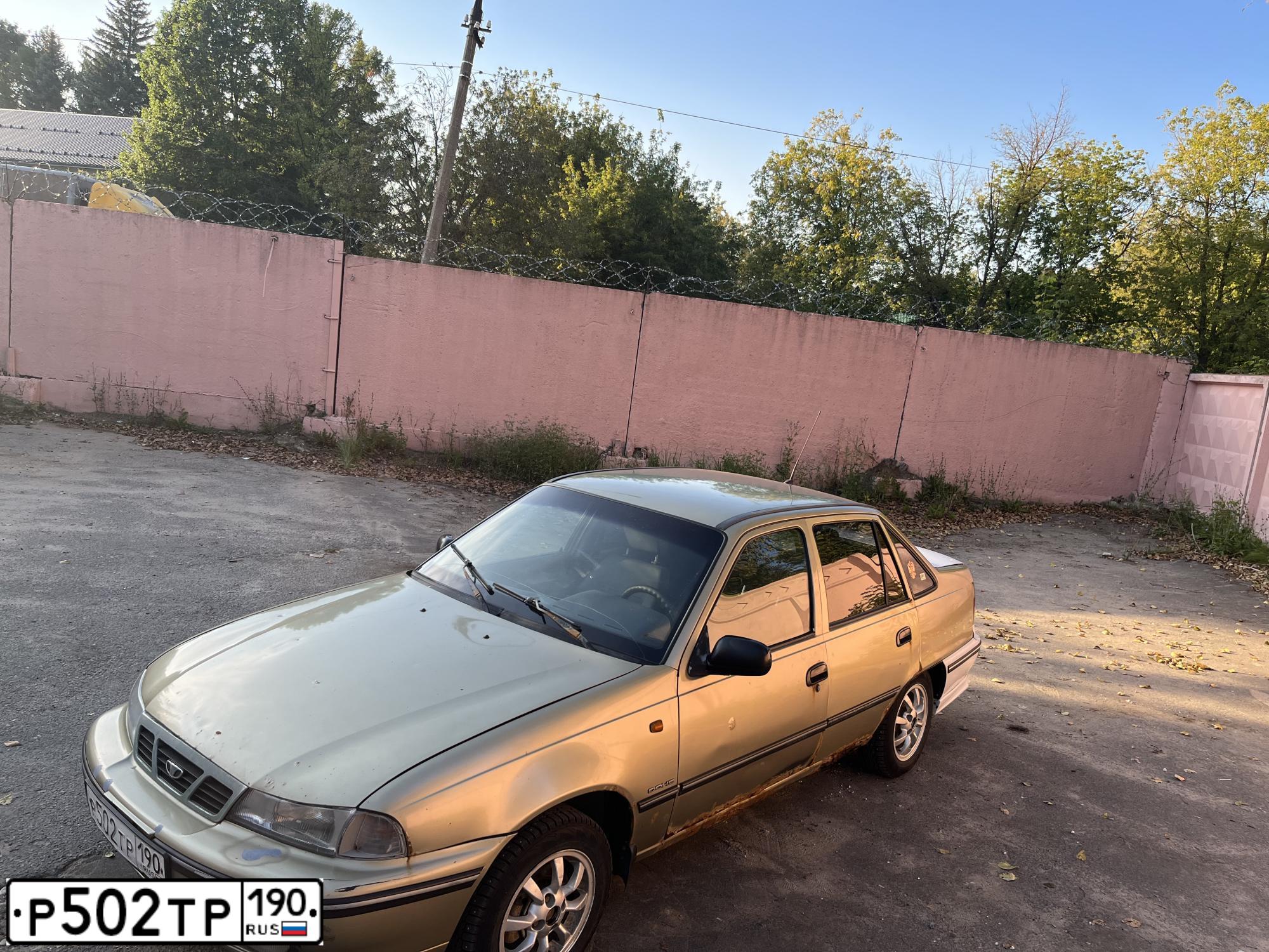 Фото автомобиля DAEWOO NEXIA, 2006 — госномер Е018ТН193. Цвет: ЖЕЛТЫЙ ПЕСОЧНЫЙ