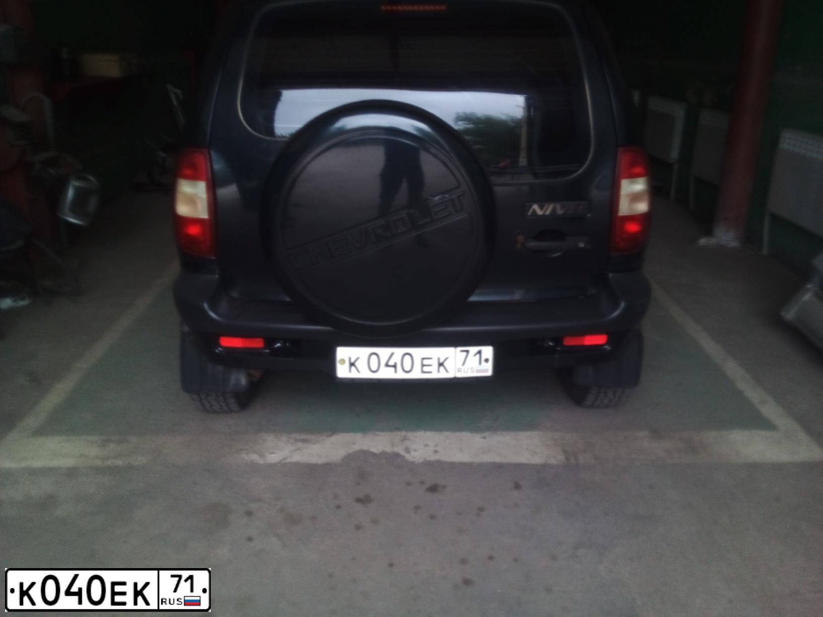 Фото автомобиля CHEVROLET NIVA, 2006 — госномер К040ЕК71. Цвет: ЧЕРНО-СИНИЙ МЕТАЛЛИК