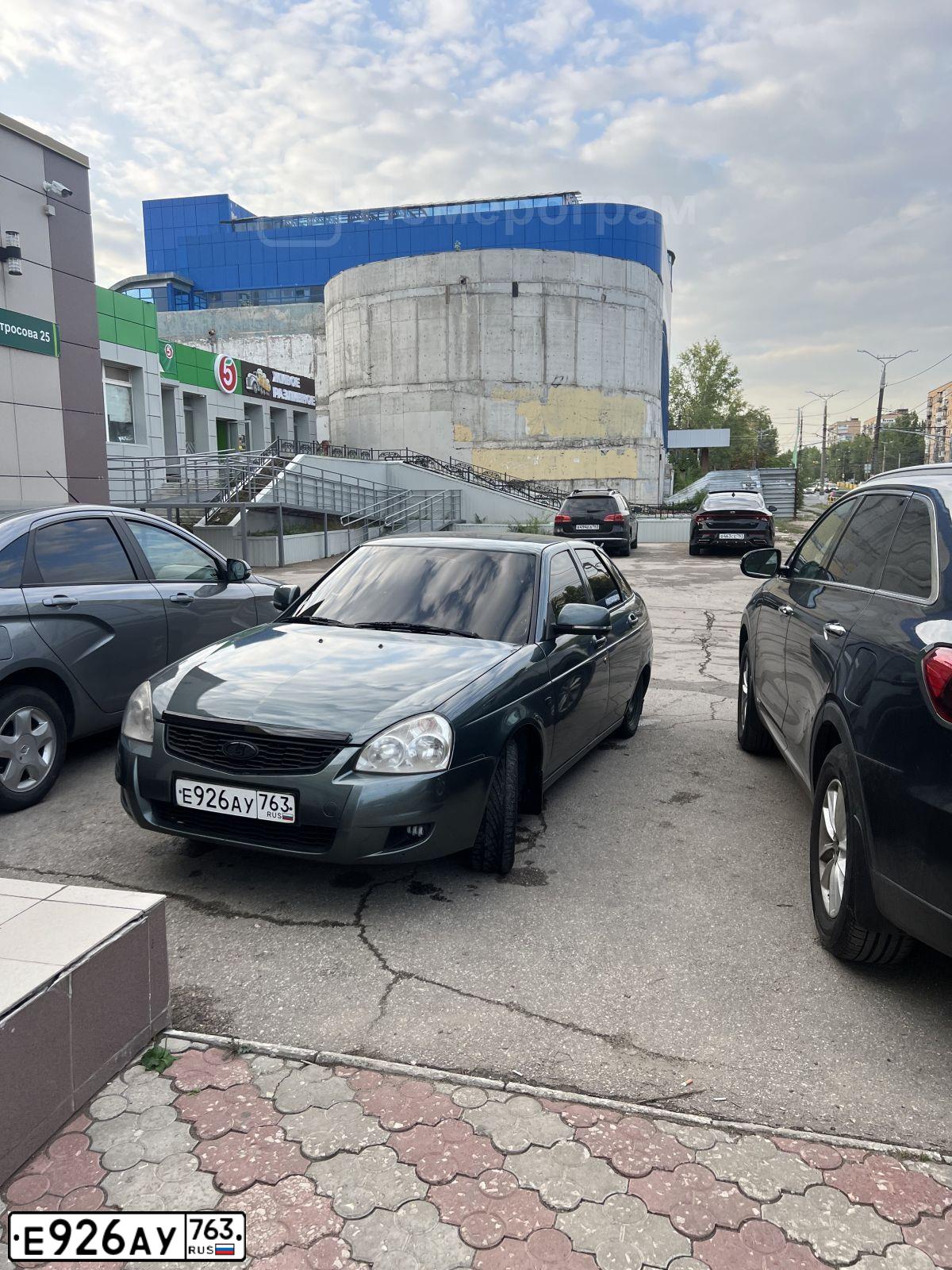 Фото автомобиля LADA 2172 PRIORA, 2010 — госномер Е926АУ763. Цвет: СЕРО-СИНЕ-ЗЕЛЕНЫЙ