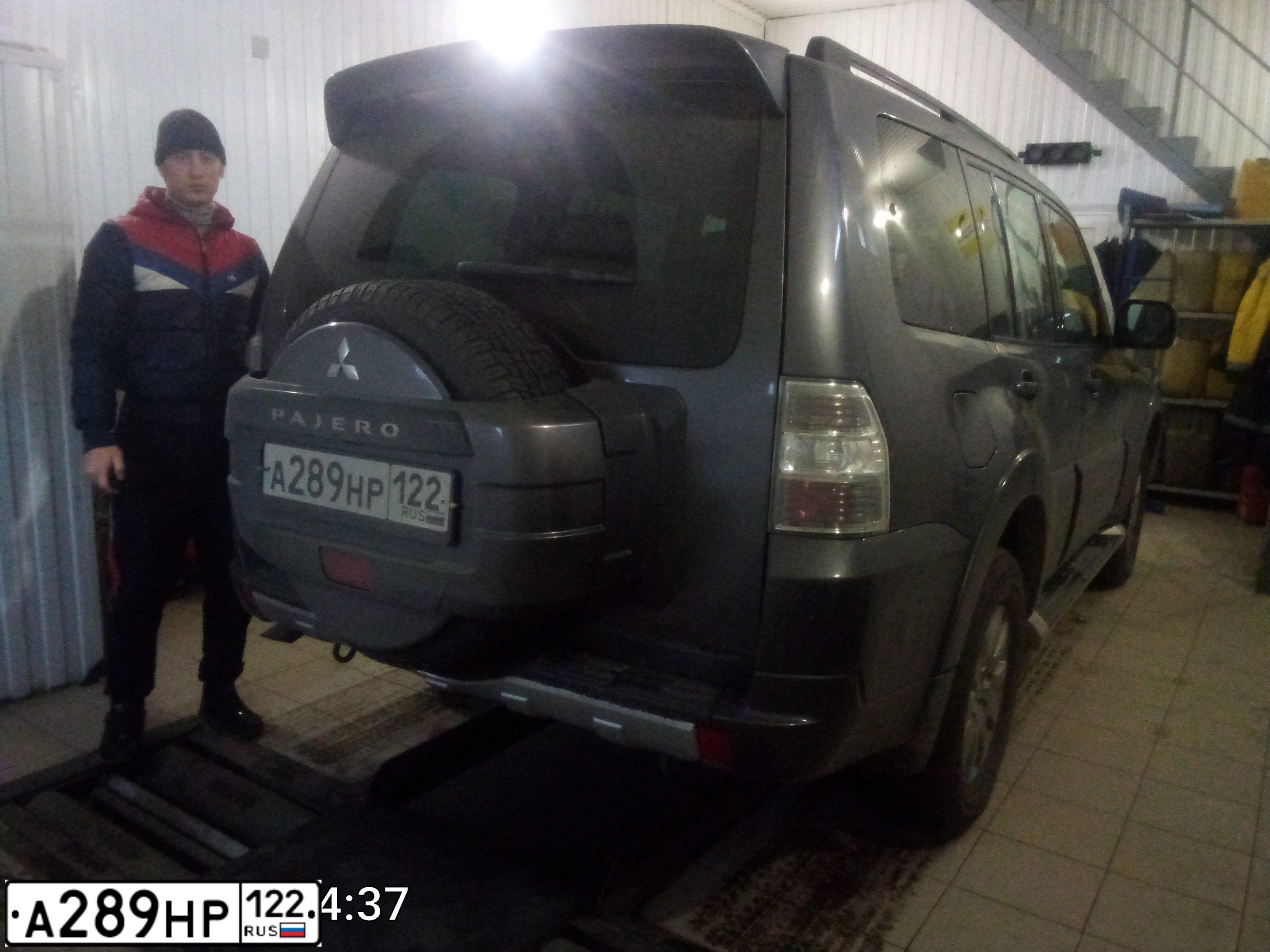 Фото автомобиля MITSUBISHI PAJERO, 2012 — госномер А289НР122. Цвет: СЕРЫЙ