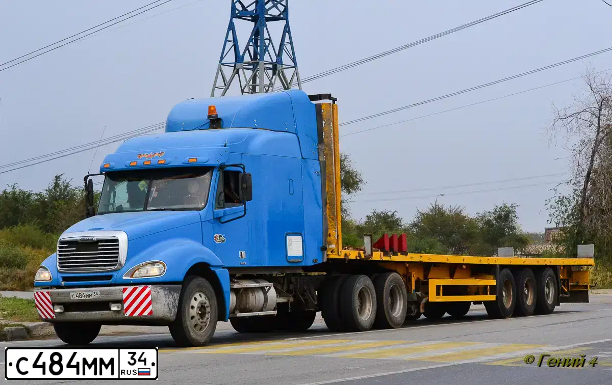 Фото автомобиля FREIGHTLINER COLUMBIA, 2004 — госномер С484ММ34. Цвет: СИНИЙ
