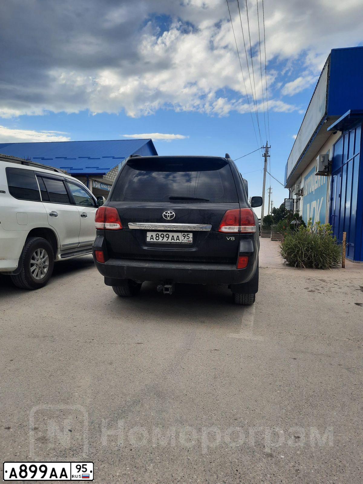 Фото автомобиля TOYOTA LANDCRUISER 200, 2007 — госномер А899АА95. Цвет: ЧЕРНЫЙ