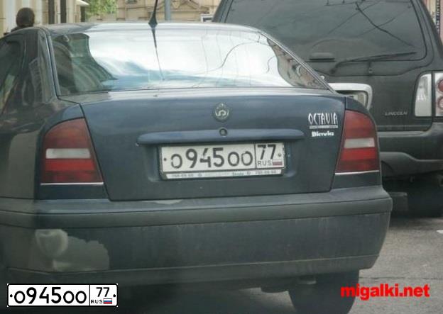 Фото автомобиля AUDI A8, 2004 — госномер О945ОО77. Цвет: ЧЕРНЫЙ