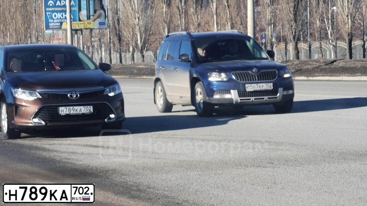 Фото автомобиля TOYOTA CAMRY, 2017 — госномер У606РВ102. Цвет: КОРИЧНЕВЫЙ МЕТАЛИК