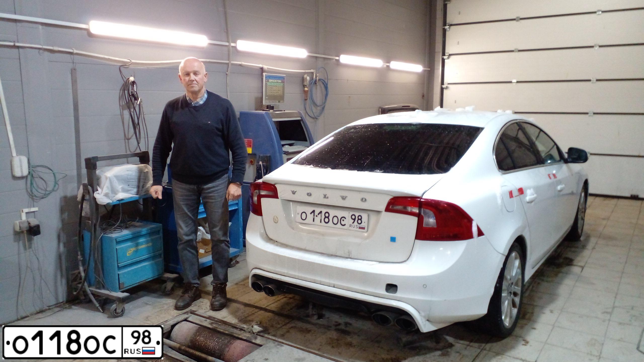 Фото автомобиля VOLVO S60, 2011 — госномер О118ОС98. Цвет: Белый