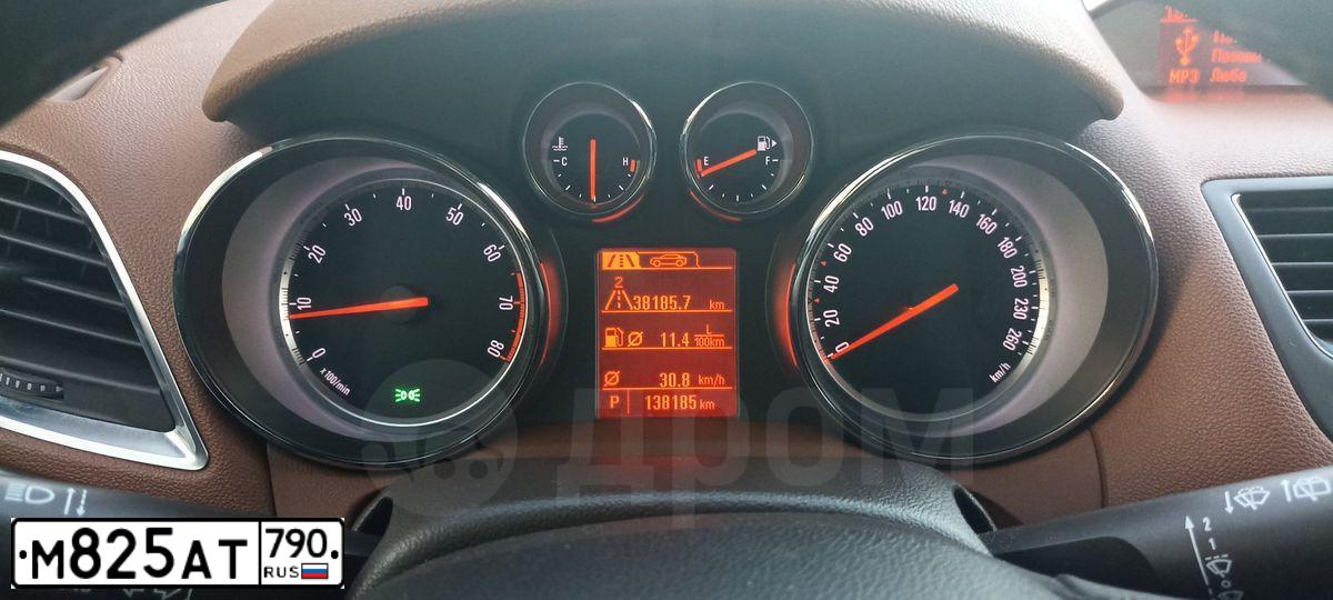 Фото автомобиля OPEL MOKKA, 2013 — госномер М825АТ790. Цвет: Коричневый
