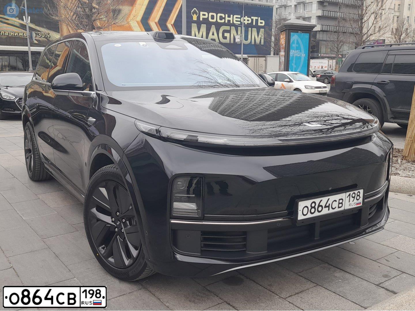 Фото автомобиля LAND ROVER RANGE ROVER, 2020 — госномер Т010ВА198. Цвет: ЧЕРНЫЙ