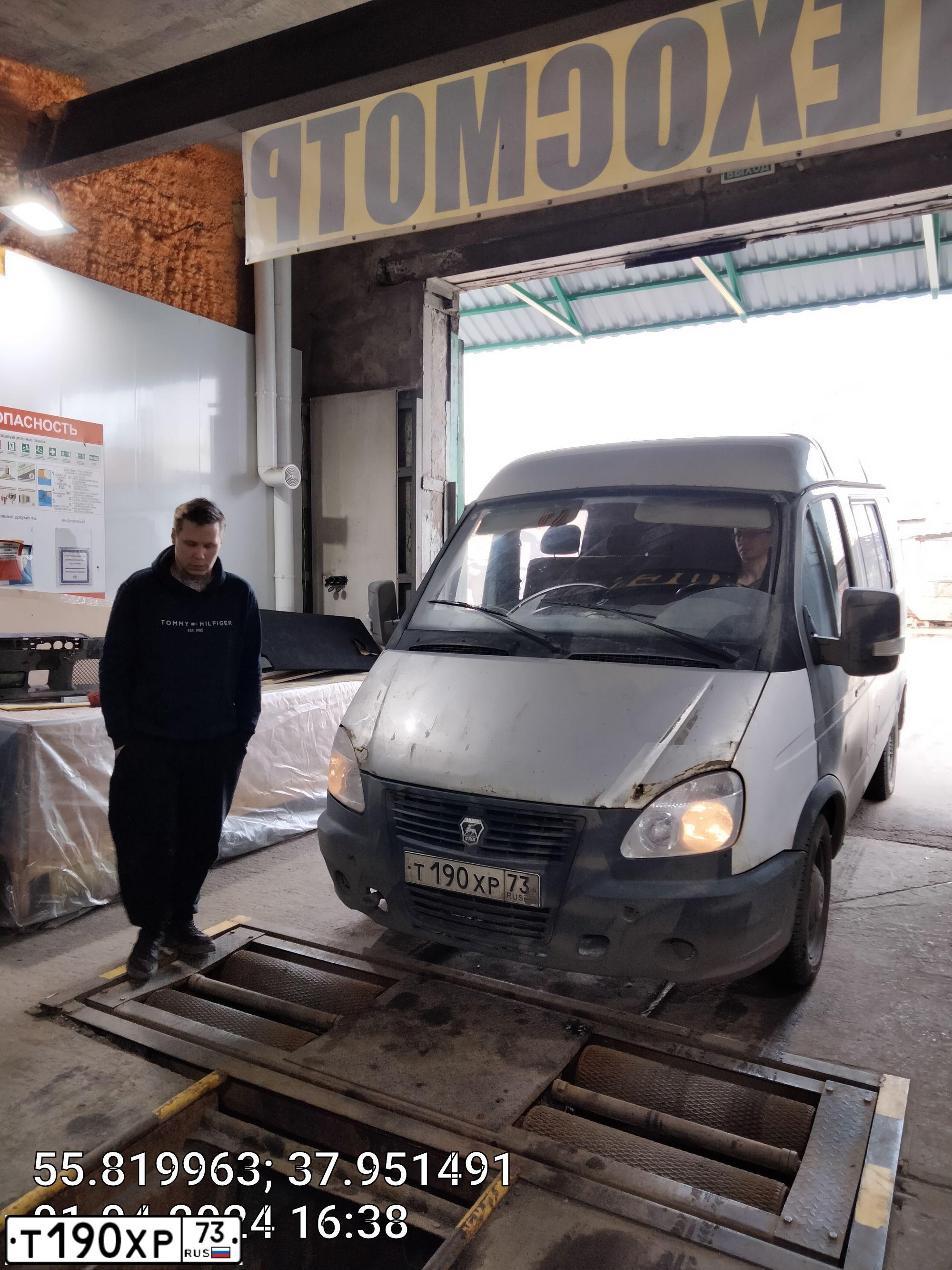 Фото автомобиля GAZ Z 2752 SOBOL, 2006 — госномер Т190ХР73. Цвет: Серебристый
