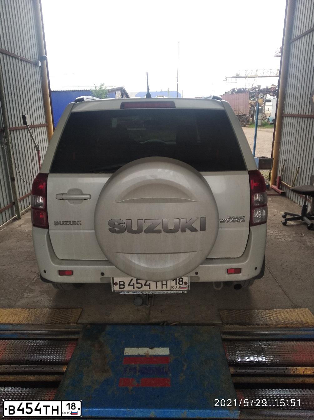 Фото автомобиля SUZUKI /GRAND/ VITARA, 2011 — госномер В454ТН18. Цвет: Белый