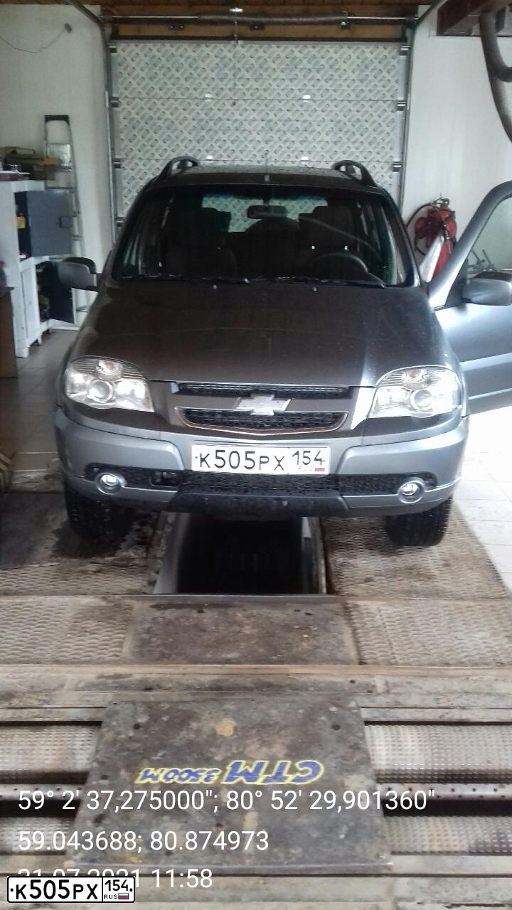 Фото автомобиля CHEVROLET NIVA, 2010 — госномер К027УВ93. Цвет: ТЕМНО-СЕРЫЙ
