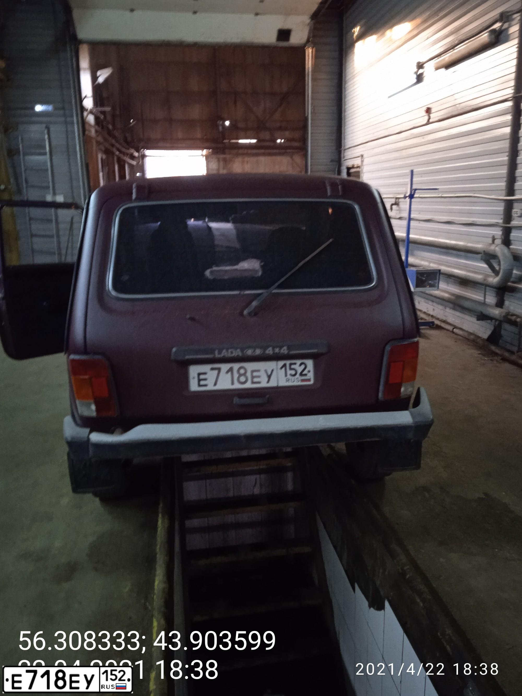 Фото автомобиля LADA 2121 NIVA, 2011 — госномер Е718ЕУ152. Цвет: ТЕМНО-ВИШНЕВЫЙ