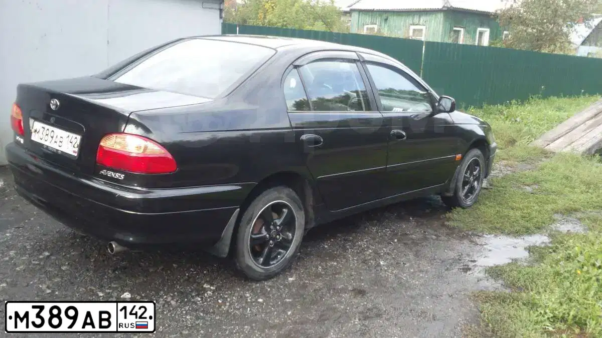 Фото автомобиля TOYOTA AVENSIS, 1998 — госномер О882СТ154
