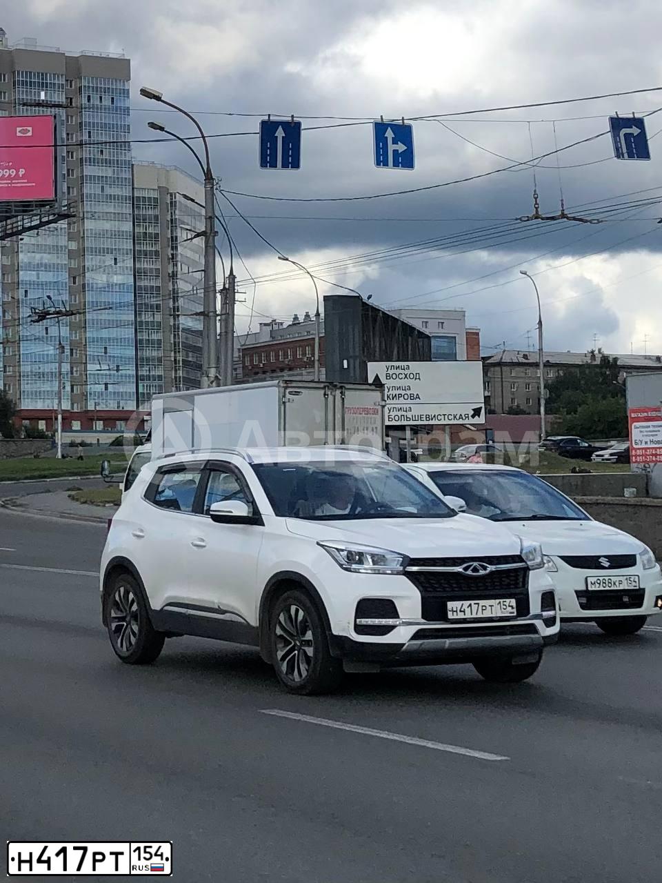 Фото автомобиля CHERY TIGGO, 2019 — госномер О593УА154. Цвет: БЕЛЫЙ