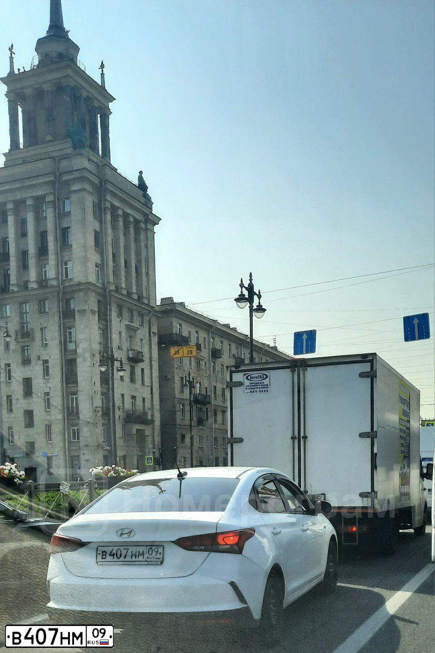Фото автомобиля HYUNDAI SOLARIS, 2020 — госномер Т790УЕ198. Цвет: Белый