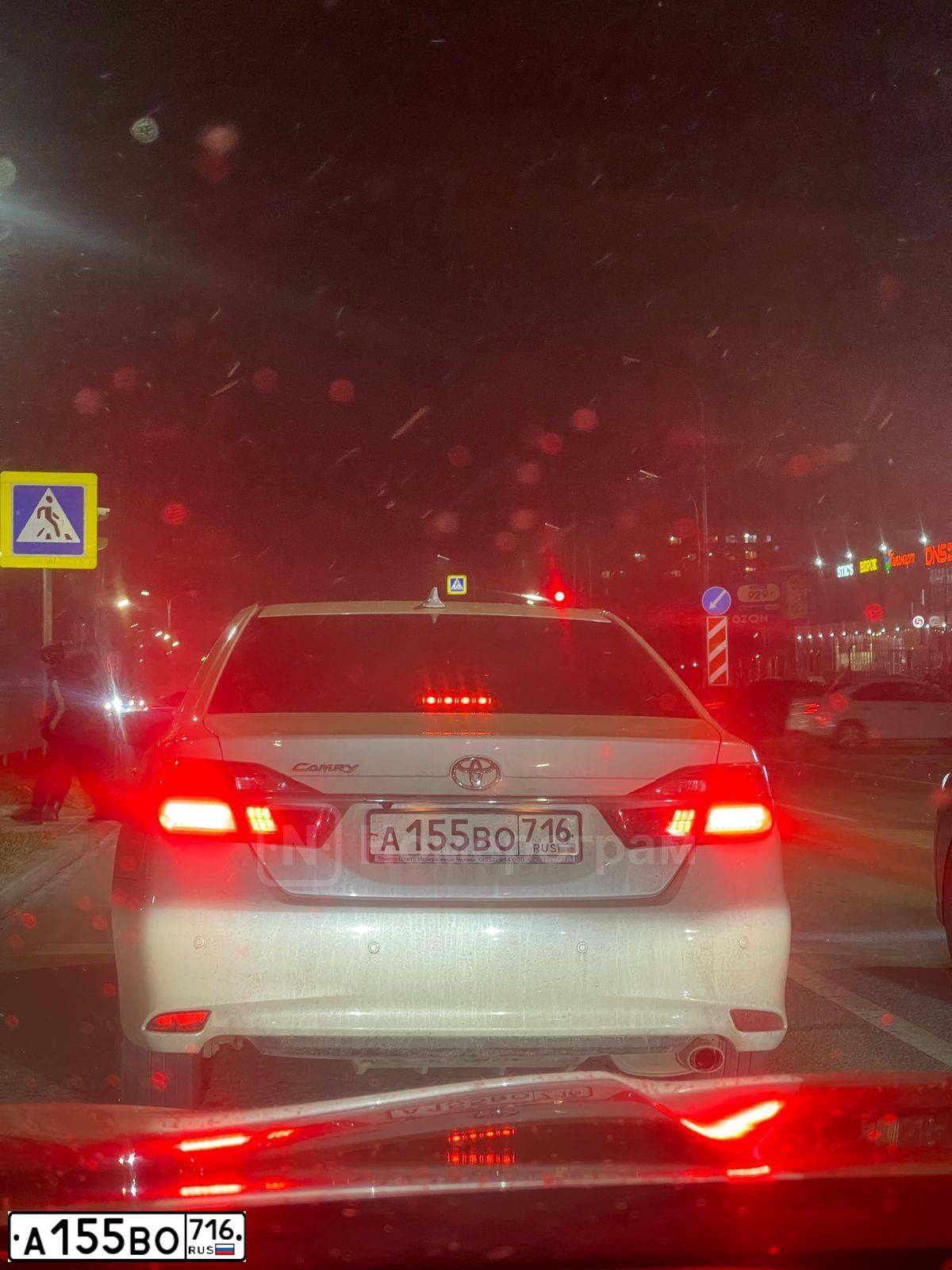 Фото автомобиля TOYOTA CAMRY, 2017 — госномер А155ВО716. Цвет: БЕЛЫЙ ПЕРЛАМУТР